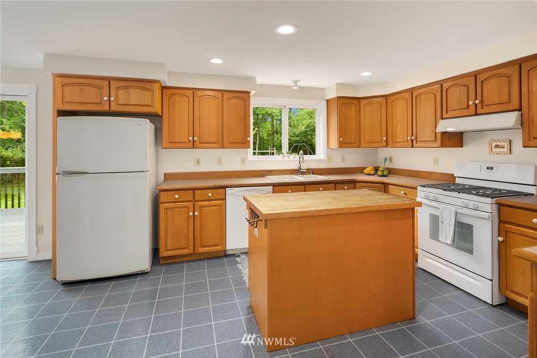 6109 Southwest Point Robinson Road Vashon, WA 98070 - Photo 9 of 25