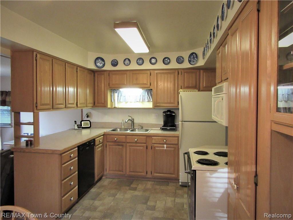 2453 Crane Road Fenton, MI 48430 - Photo 10 of 17