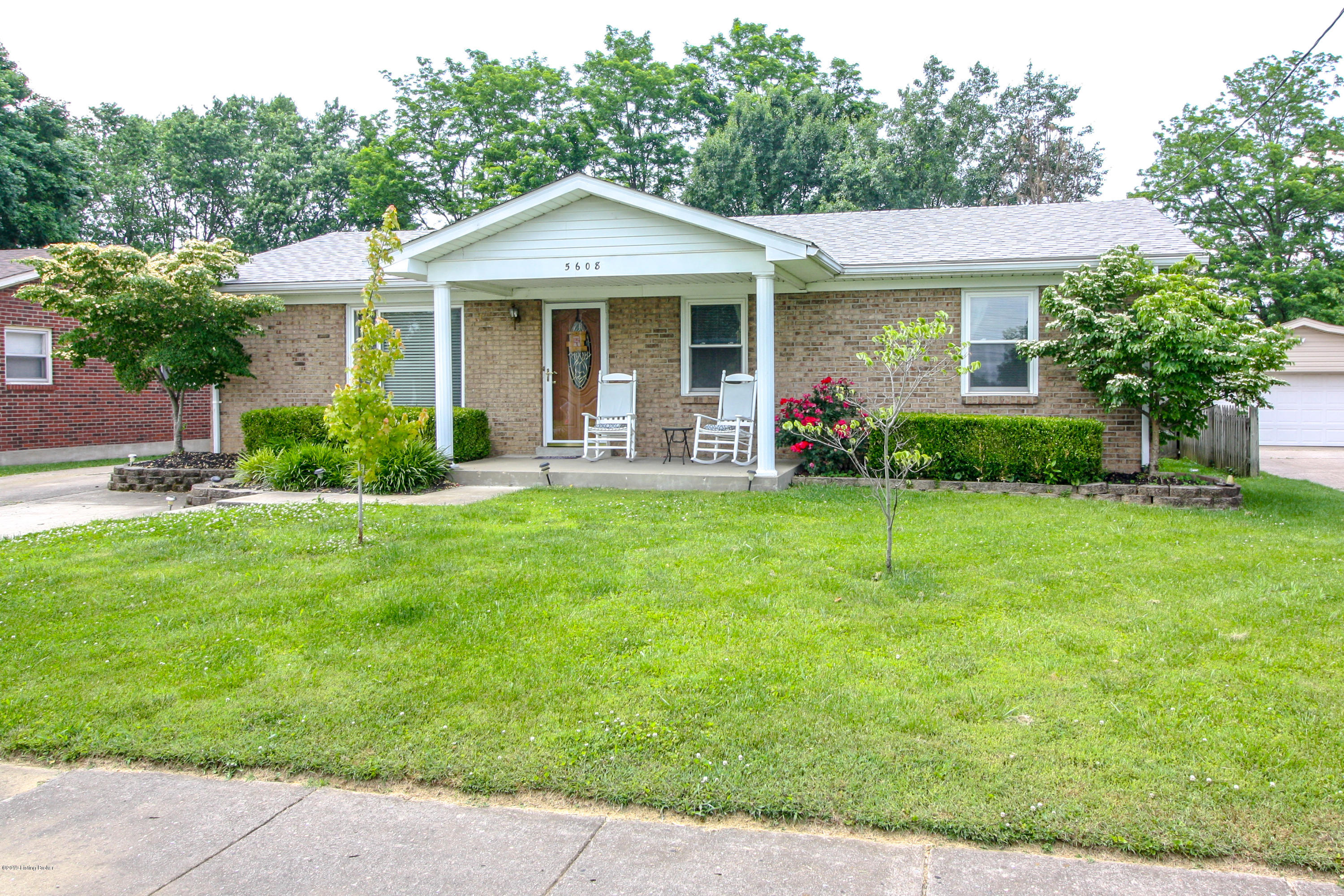 5608 Axbridge Road Louisville, KY 40216 - Photo 1 of 26 IMG_5440