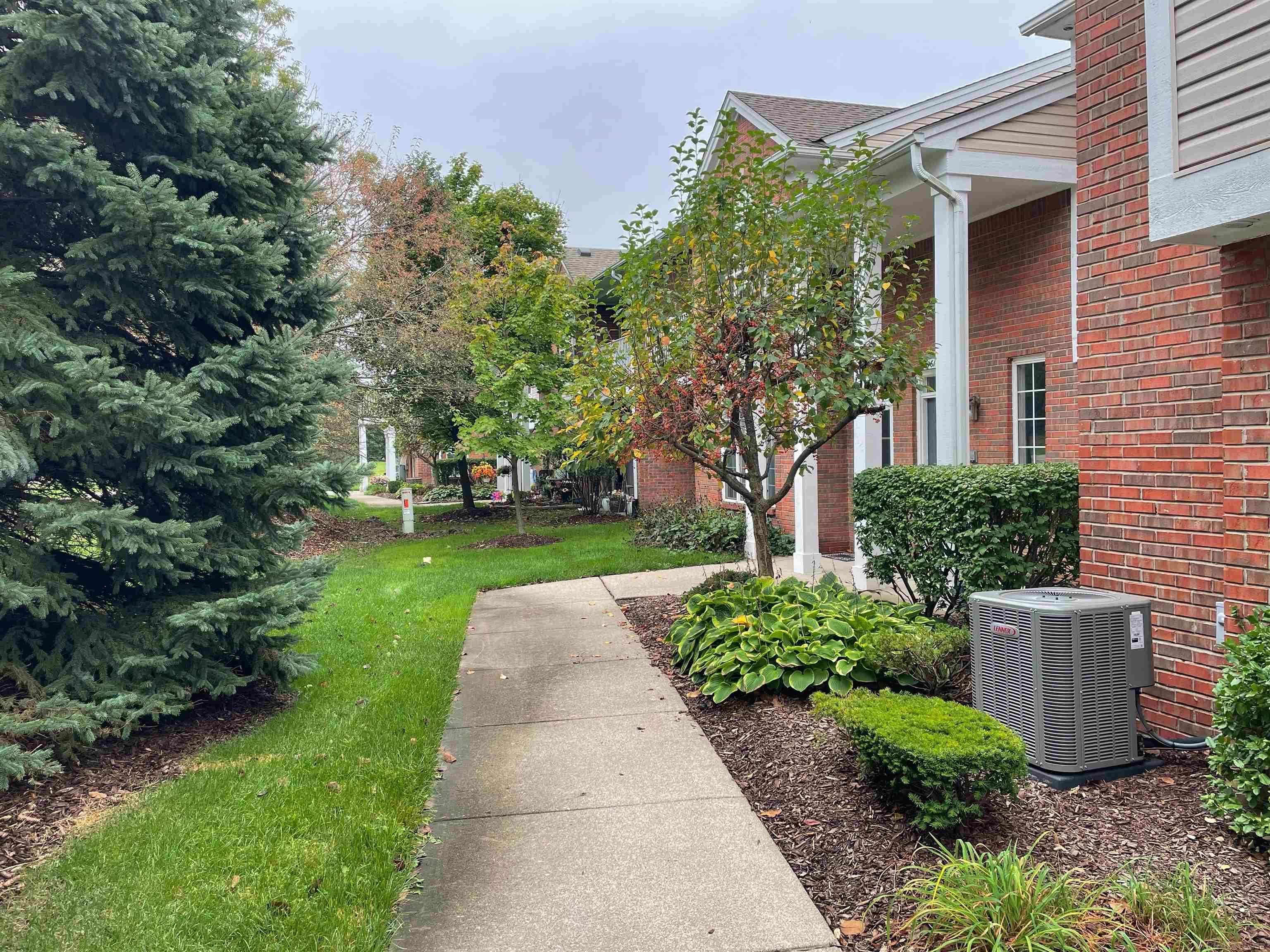 46142 Rhodes Drive Macomb, MI 48044 - Photo 24 of 24 50156804-0fd4ec5b-897c-4a4c-be47-bdcaf2bd3d48.JPG
