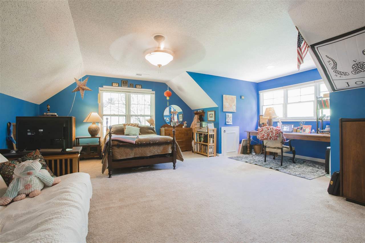 2186 Sunset Road Germantown, TN 38138 - Photo 19 of 25 Upstairs bedroom. Owners expanded this one creating a wonderfully large room.