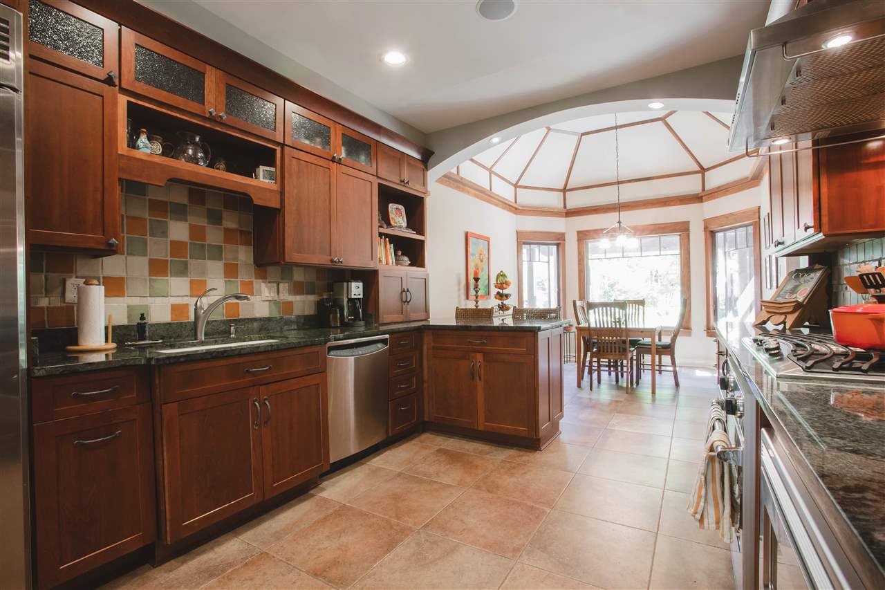 2186 Sunset Road Germantown, TN 38138 - Photo 6 of 25 You will love this kitchen!