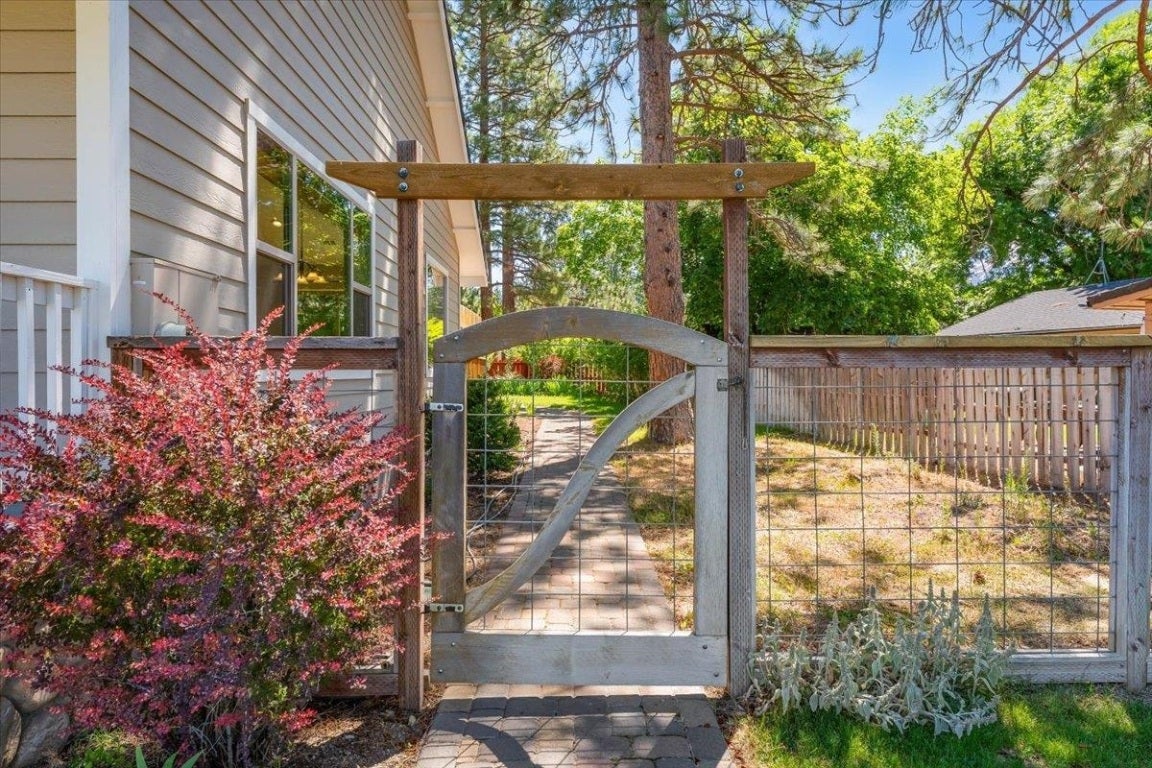 5322 Muskrat Road Weed, CA 96094 - Photo 20 of 28 Gallery Image 20