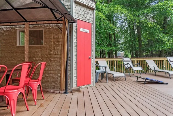 $829,000 | 2115 Mink Lane, Long Pond, PA 18334