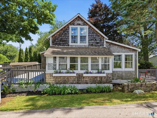 $1,100,000 | 6 Hopkins Street, Stonington, CT 06378