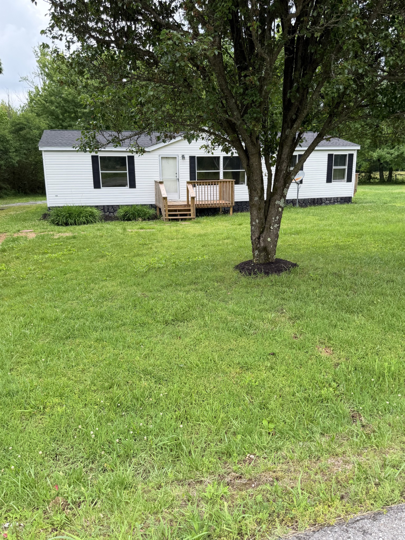1751 Union Camp Road Lafayette, TN 37083 - Photo 2 of 17