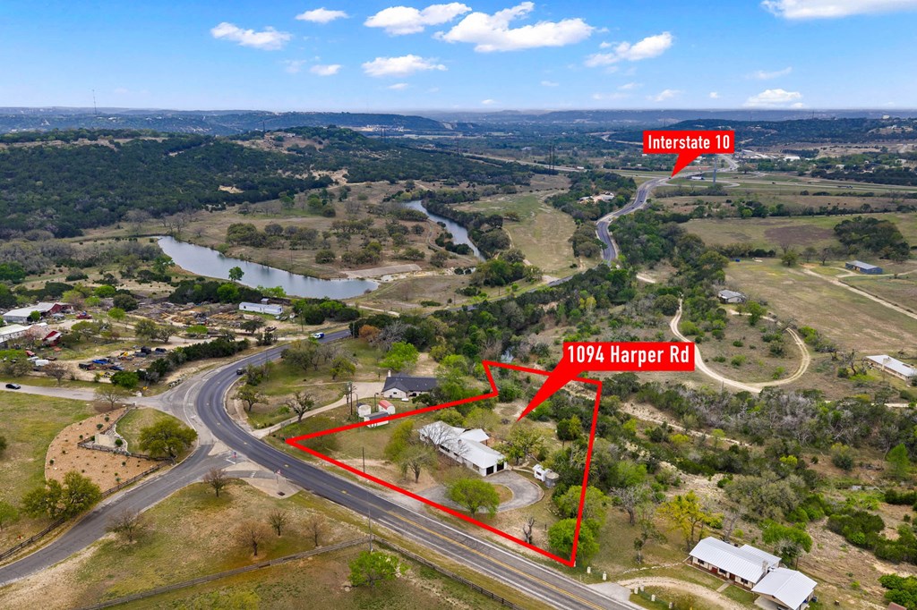 1094 Harper Road Kerrville, TX 78028 - Photo 13 of 32