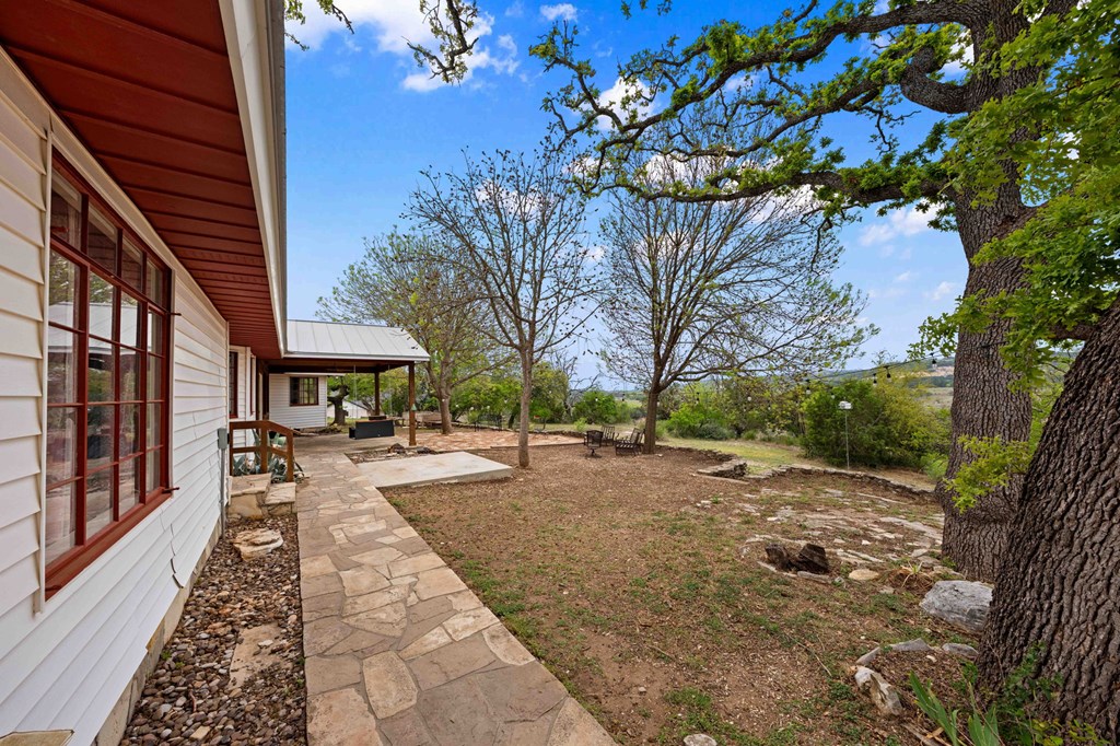 1094 Harper Road Kerrville, TX 78028 - Photo 14 of 32