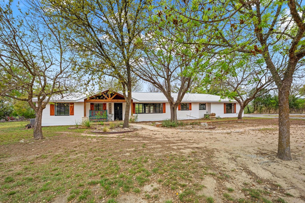 1094 Harper Road Kerrville, TX 78028 - Photo 2 of 32