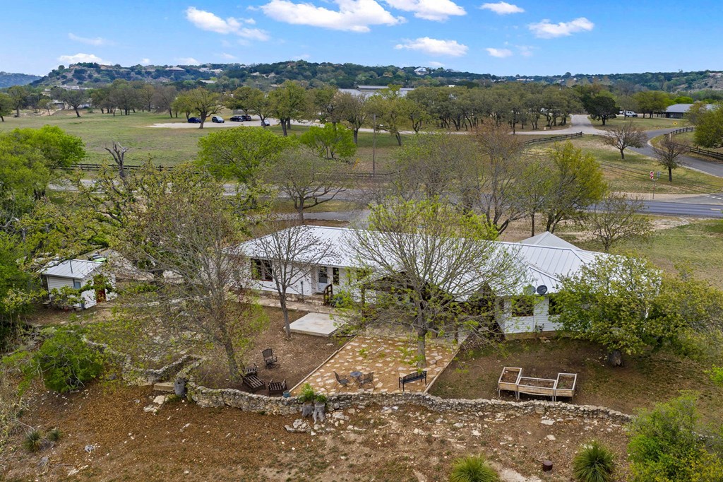 1094 Harper Road Kerrville, TX 78028 - Photo 3 of 32