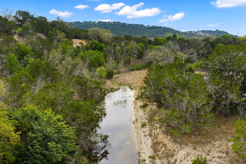 1094 Harper Road Kerrville, TX 78028 - Photo 4 of 32