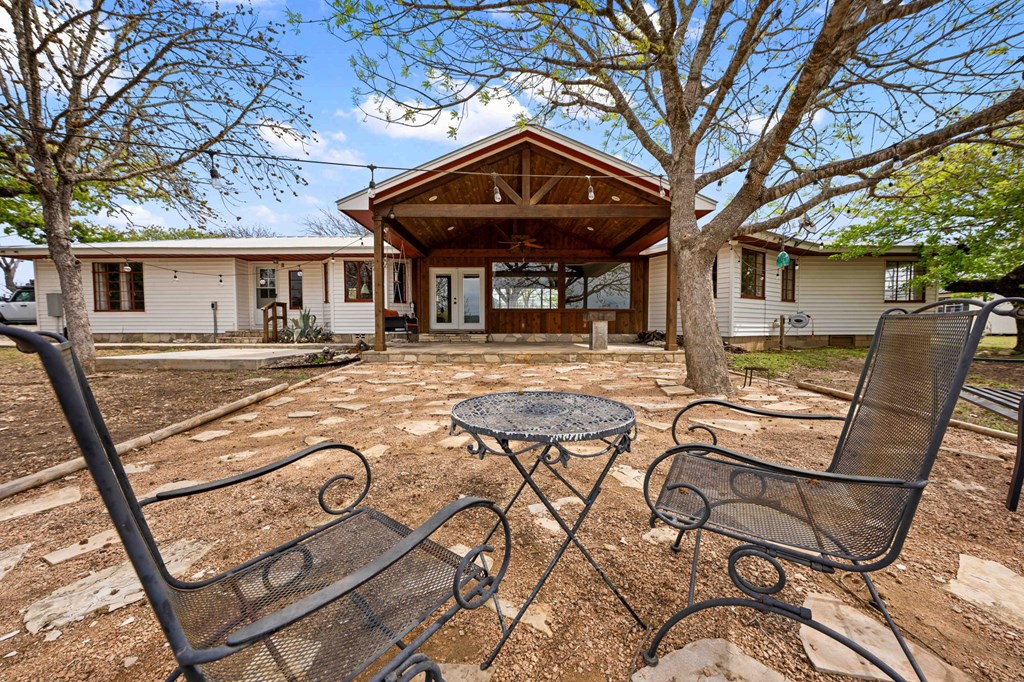 1094 Harper Road Kerrville, TX 78028 - Photo 7 of 32