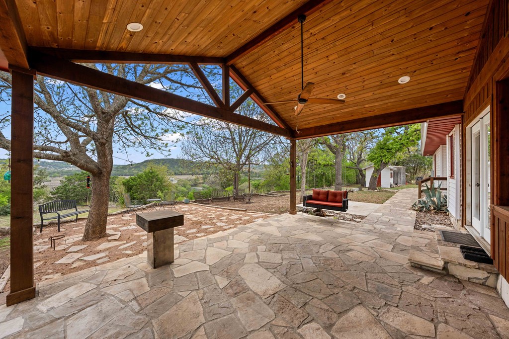 1094 Harper Road Kerrville, TX 78028 - Photo 8 of 32