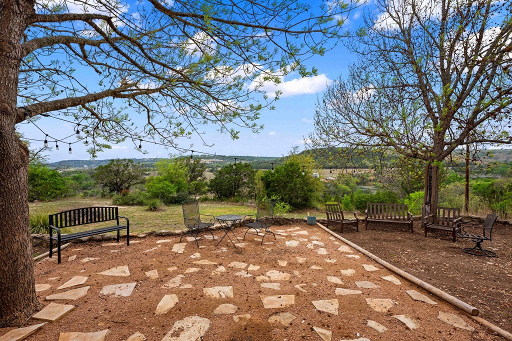 1094 Harper Road Kerrville, TX 78028 - Photo 9 of 32
