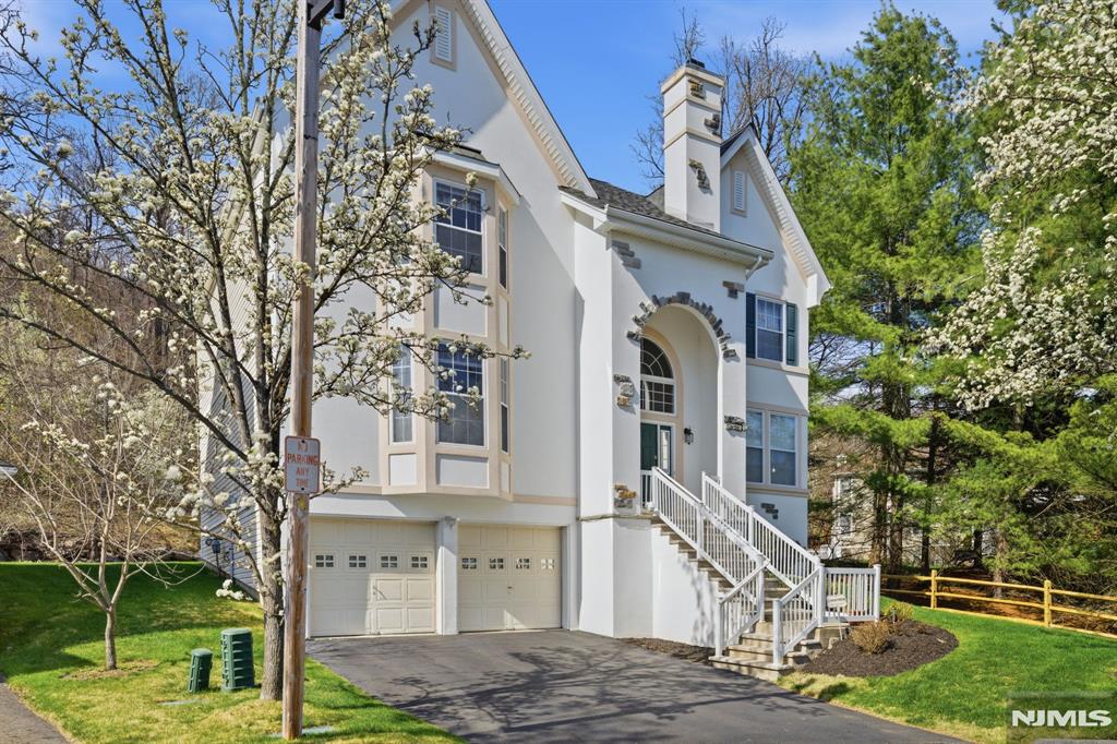 1 Skytop Ridge Oakland, NJ 07436 - Photo 2 of 43