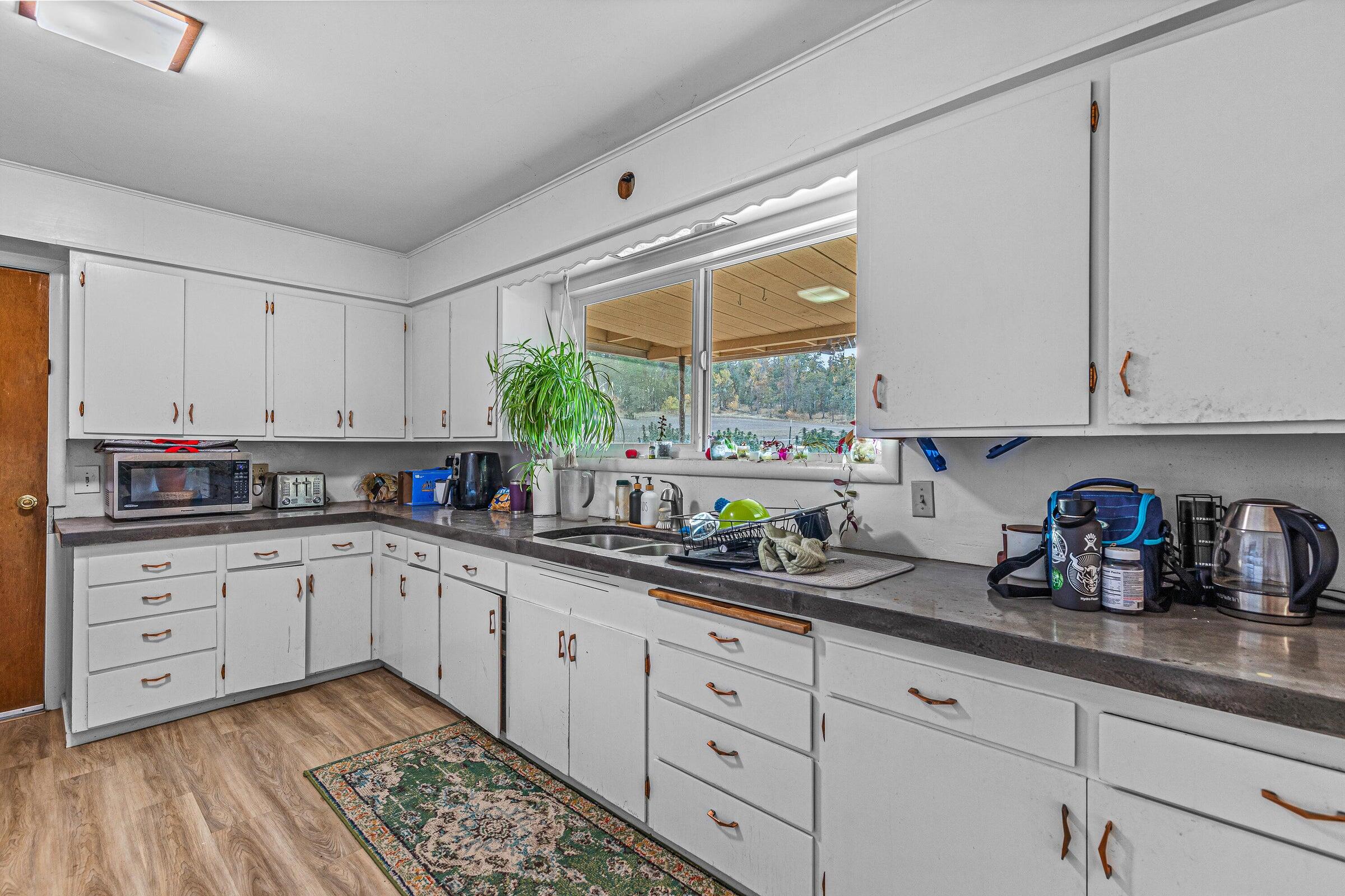3361 Little Applegate Road Jacksonville, OR 97530 - Photo 10 of 18