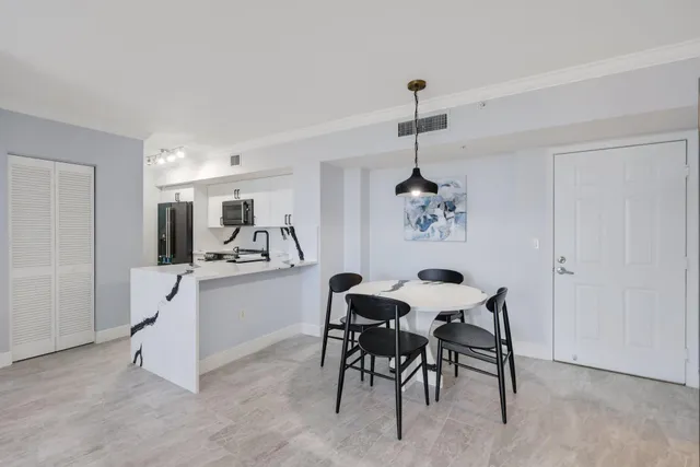 $699,900 | 651 Okeechobee Boulevard, Unit 901, West Palm Beach, FL 33401