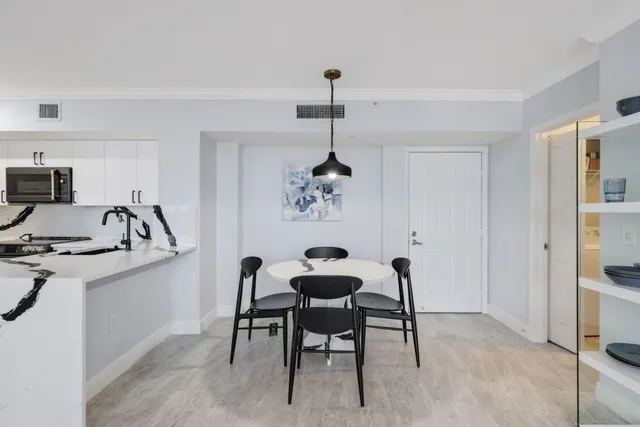 $699,900 | 651 Okeechobee Boulevard, Unit 901, West Palm Beach, FL 33401