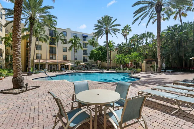 $699,900 | 651 Okeechobee Boulevard, Unit 901, West Palm Beach, FL 33401