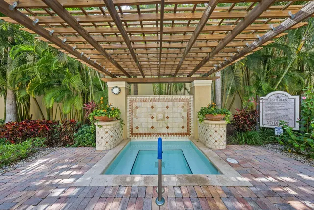 $699,900 | 651 Okeechobee Boulevard, Unit 901, West Palm Beach, FL 33401