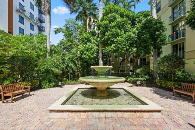 $699,900 | 651 Okeechobee Boulevard, Unit 901, West Palm Beach, FL 33401