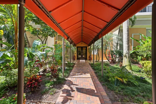 $699,900 | 651 Okeechobee Boulevard, Unit 901, West Palm Beach, FL 33401