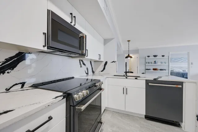 $699,900 | 651 Okeechobee Boulevard, Unit 901, West Palm Beach, FL 33401