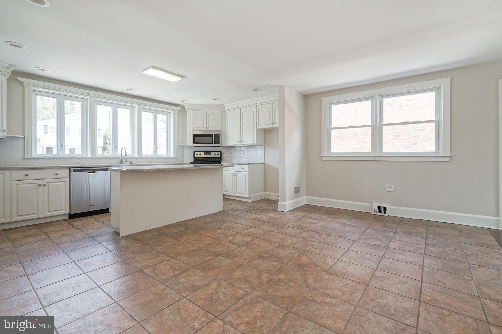 676 Renz Street Philadelphia, PA 19128 - Photo 12 of 36 Beautiful kitchen open and airy