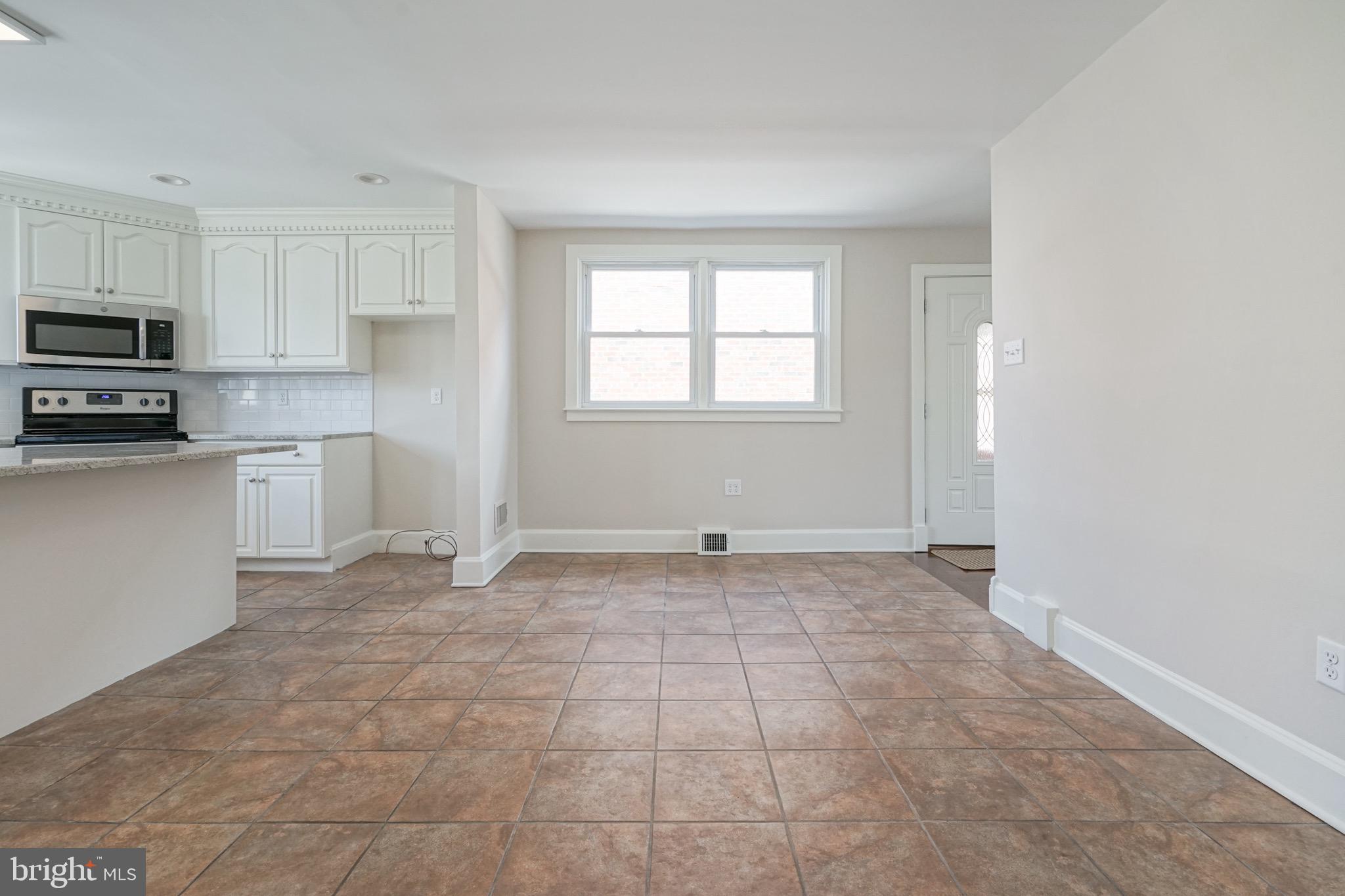 676 Renz Street Philadelphia, PA 19128 - Photo 14 of 36 Dining Room open and airy