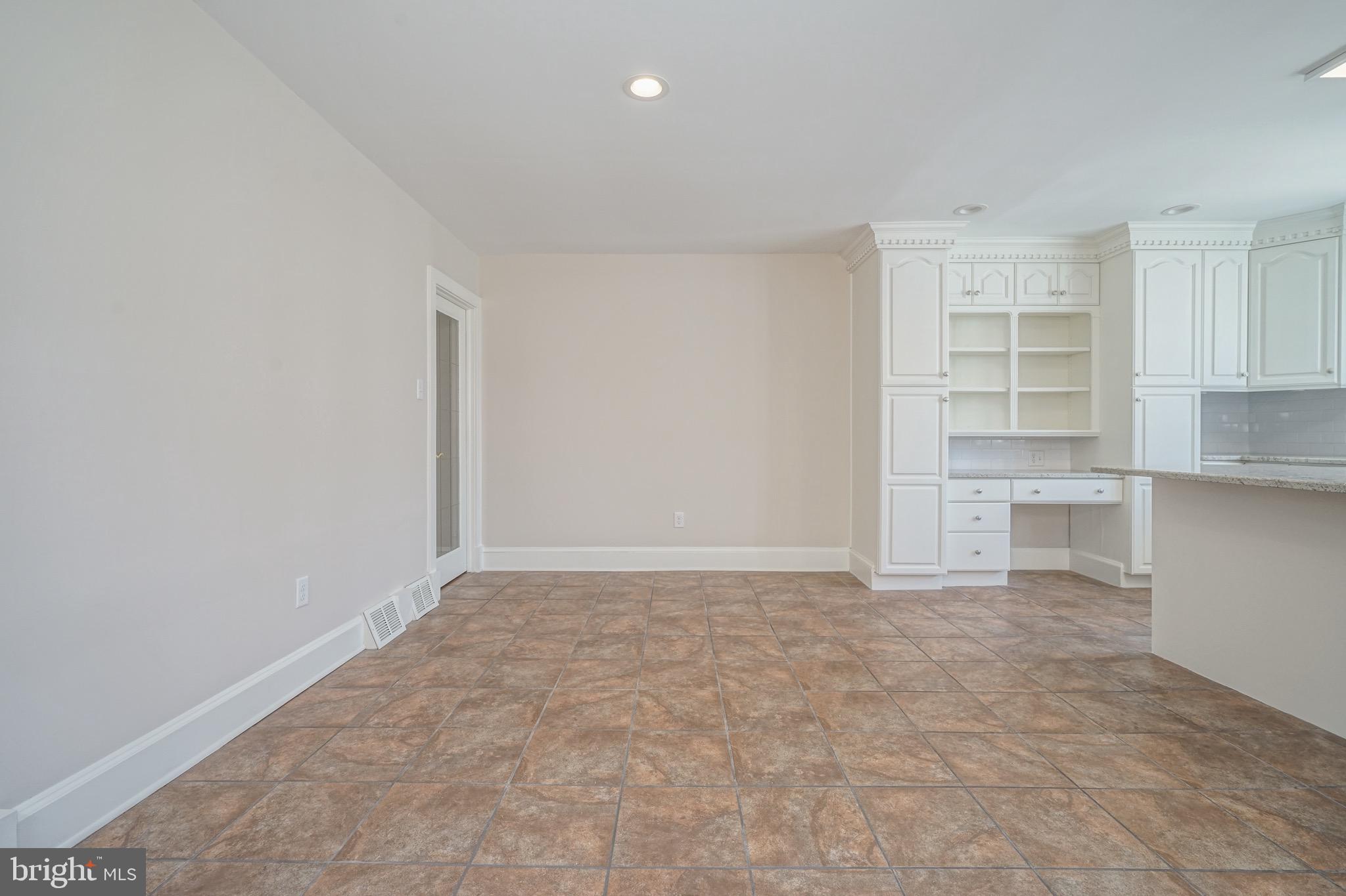 676 Renz Street Philadelphia, PA 19128 - Photo 15 of 36 Dining Rm/Breakfast Rm with built in desk/ shelves
