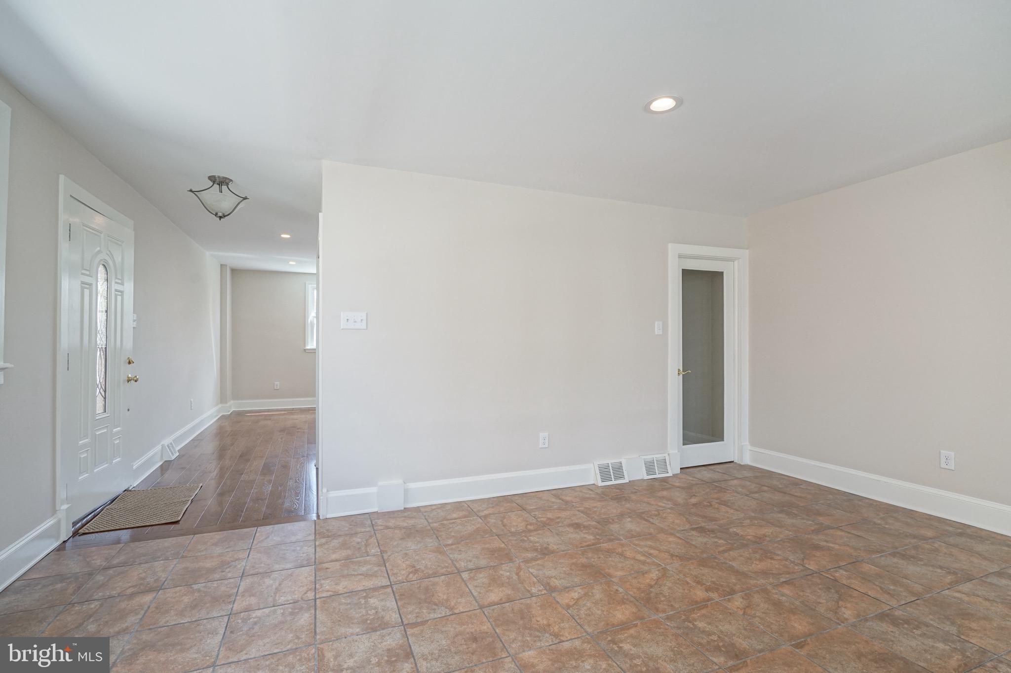 676 Renz Street Philadelphia, PA 19128 - Photo 16 of 36 Dining Room /Breakfast Room