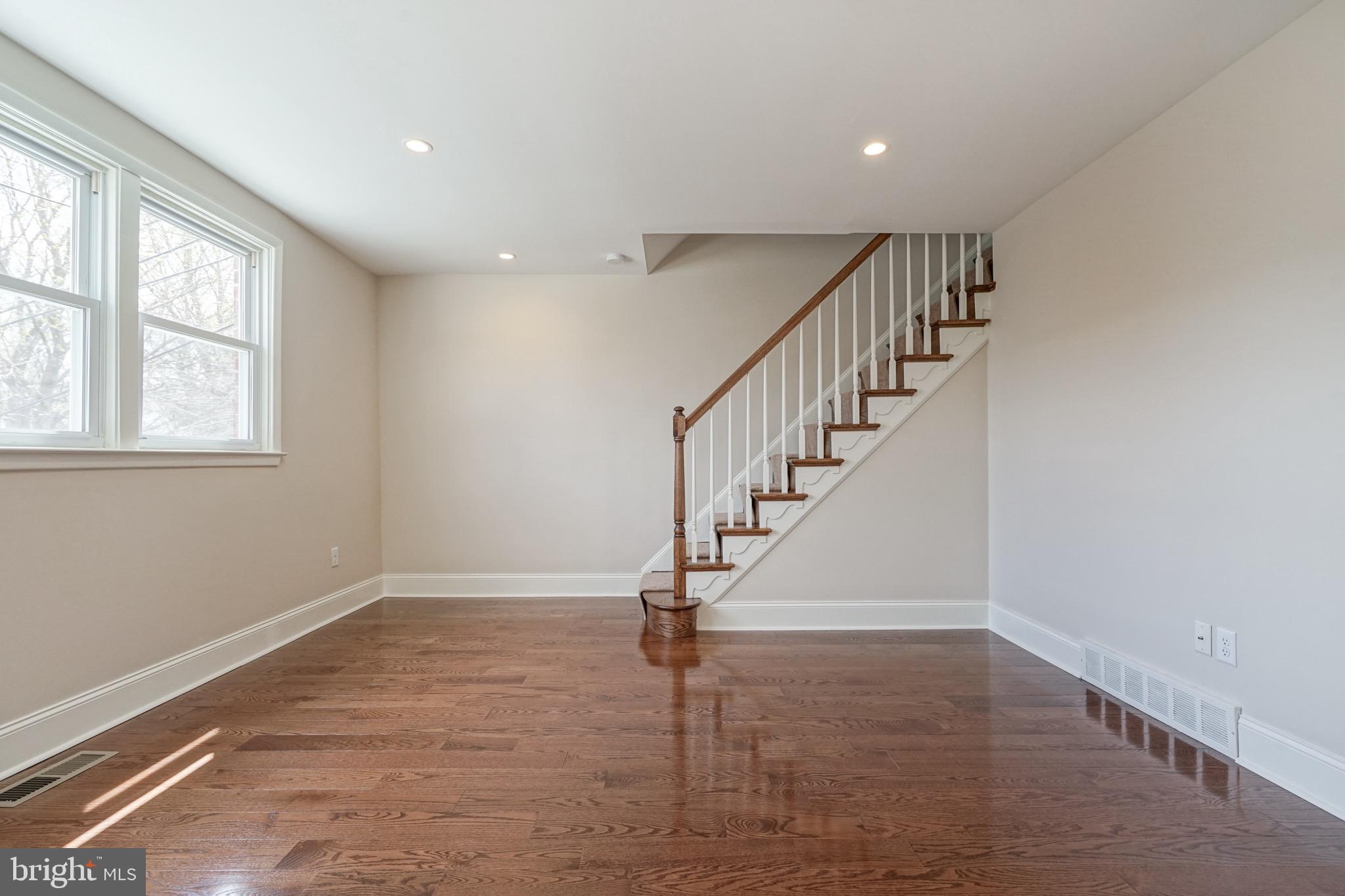 676 Renz Street Philadelphia, PA 19128 - Photo 4 of 36 Living Room w/new hardwoods