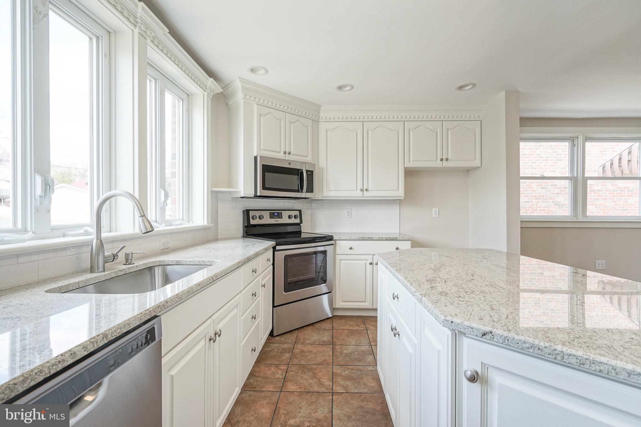 676 Renz Street Philadelphia, PA 19128 - Photo 10 of 36 Bright & Sunny Kitchen