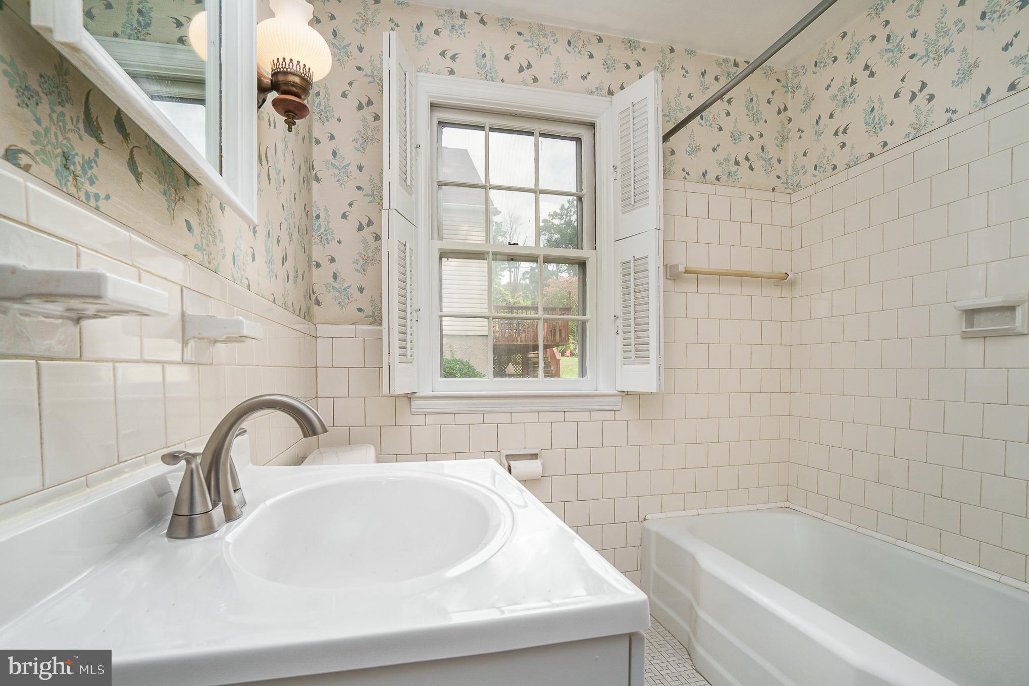 1905 Hillcrest Road Baltimore, MD 21207 - Photo 16 of 26 Full bath on main level
