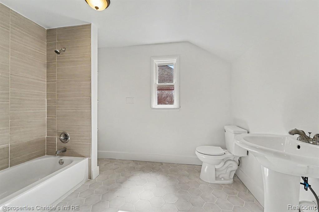 17147 Appoline Street Detroit, MI 48235 - Photo 12 of 15