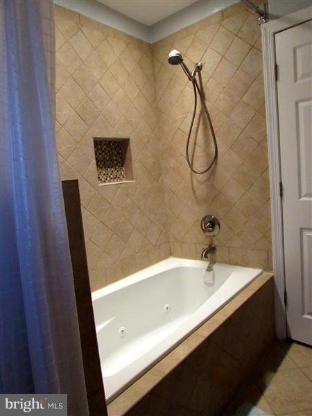 5206 York Road Alexandria, VA 22310 - Photo 6 of 22 Bath