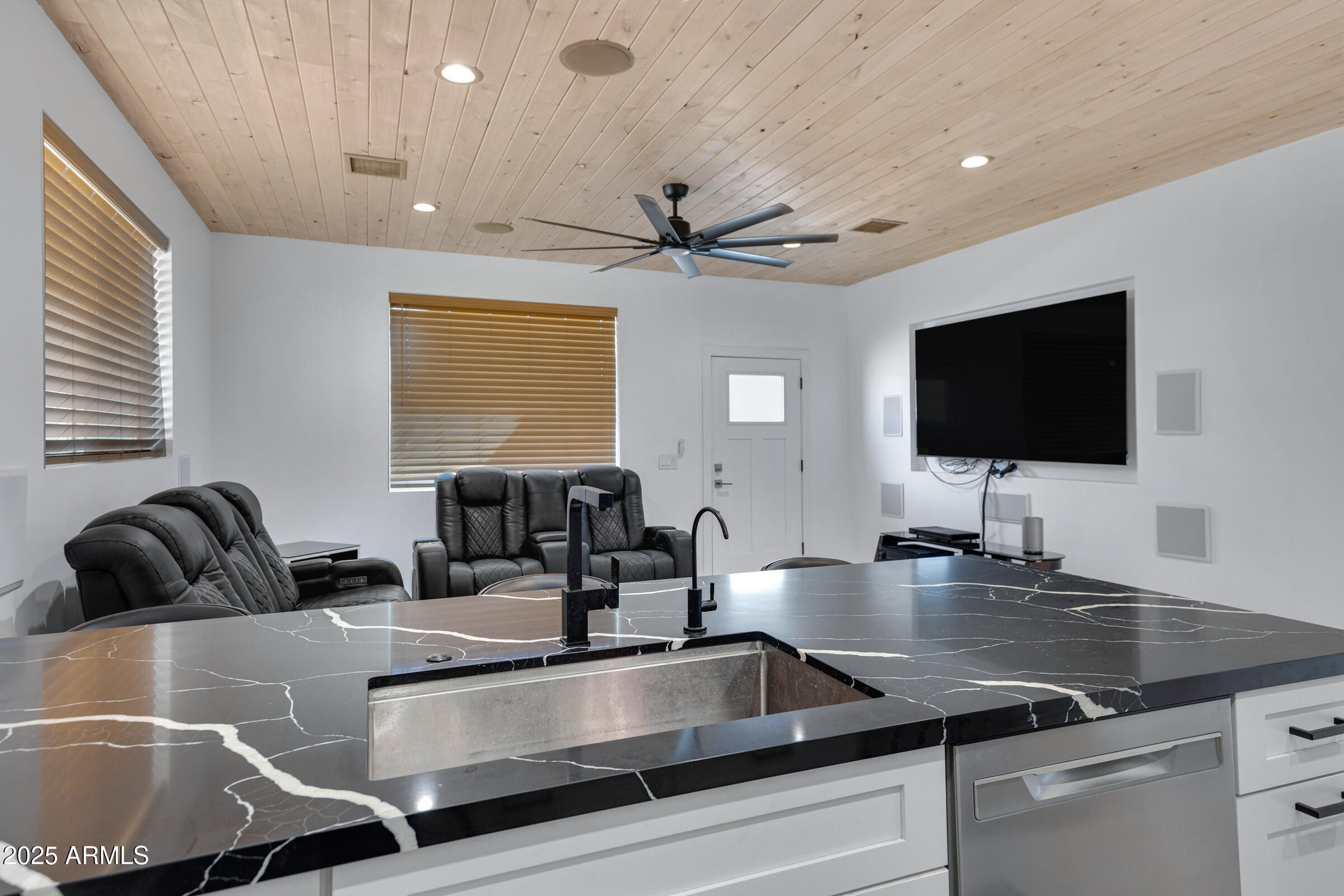 2250 South Descanso Road Apache Junction, AZ 85119 - Photo 11 of 27 2250 S Descanso Rd-11