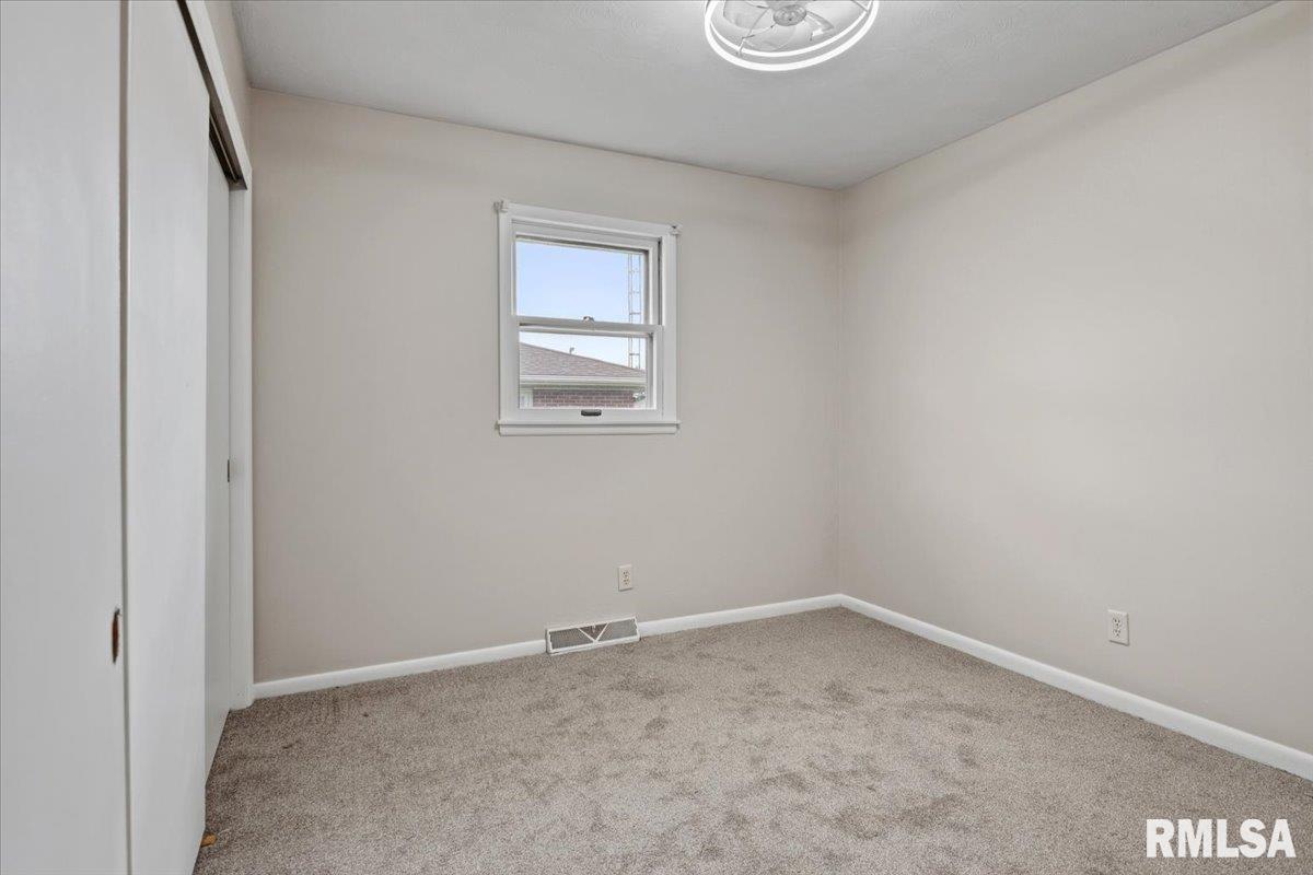 701 Samuel Street Taylorville, IL 62568 - Photo 25 of 31