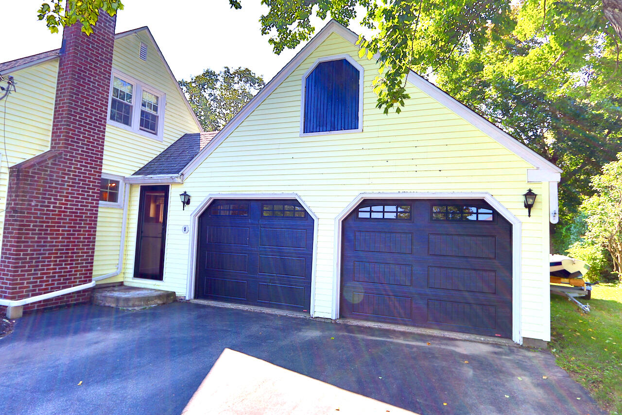 358 Tuttle Road Cumberland, ME 04021 - Photo 3 of 46 358 Tuttle Rd, Cumberland - 4 of 55