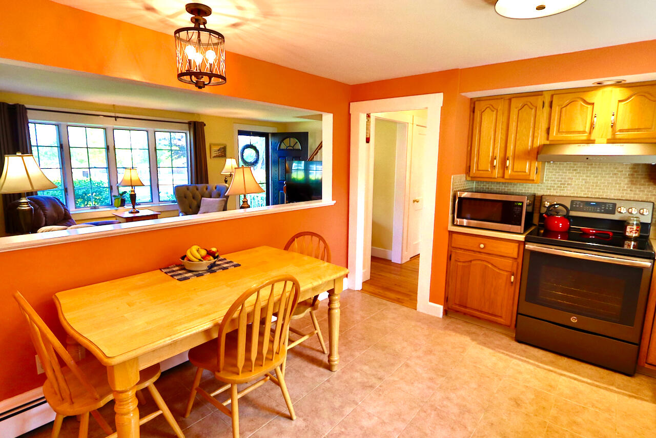 358 Tuttle Road Cumberland, ME 04021 - Photo 5 of 46 358 Tuttle Rd, Cumberland - 53 of 55