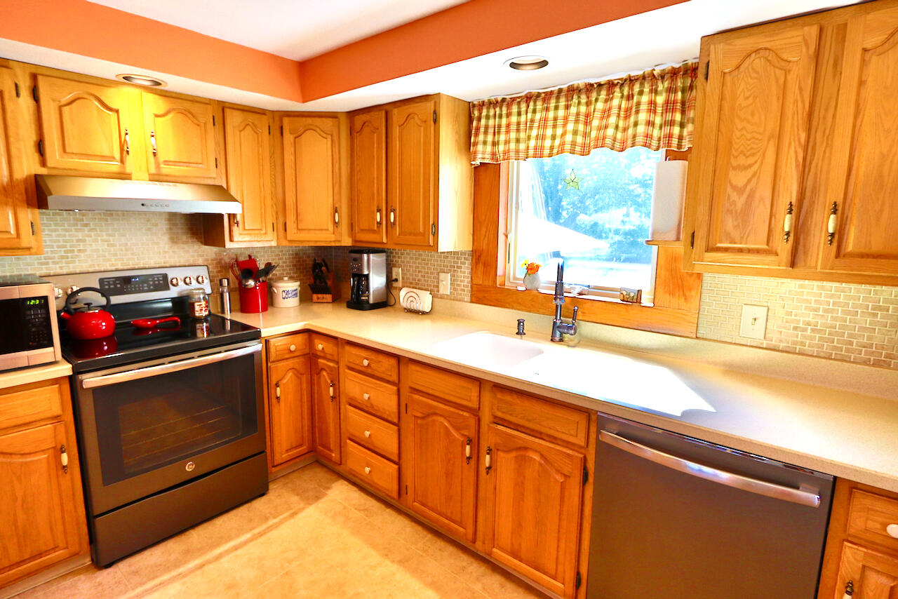 358 Tuttle Road Cumberland, ME 04021 - Photo 7 of 46 358 Tuttle Rd, Cumberland - 50 of 55