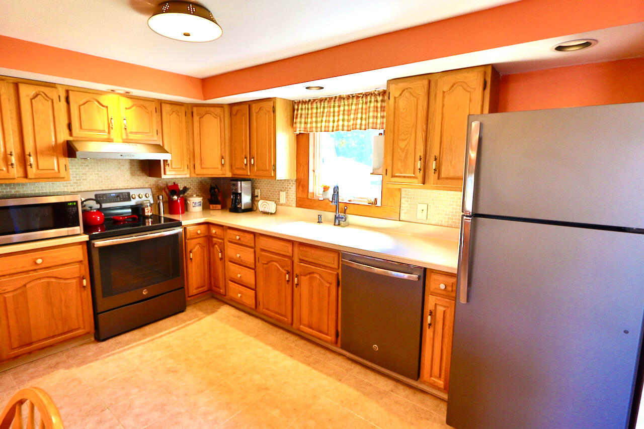 358 Tuttle Road Cumberland, ME 04021 - Photo 9 of 46 358 Tuttle Rd, Cumberland - 54 of 55