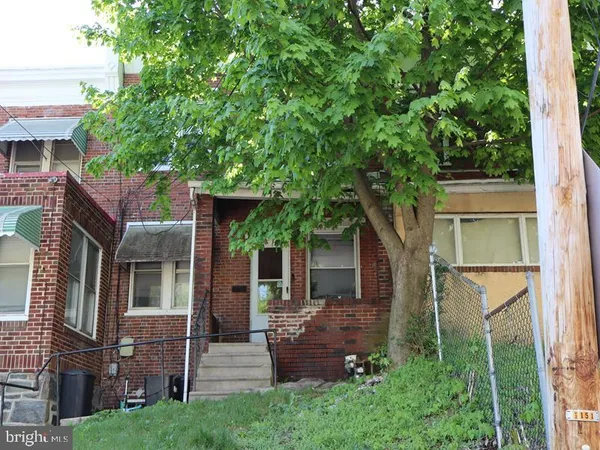 a view of house with backyard