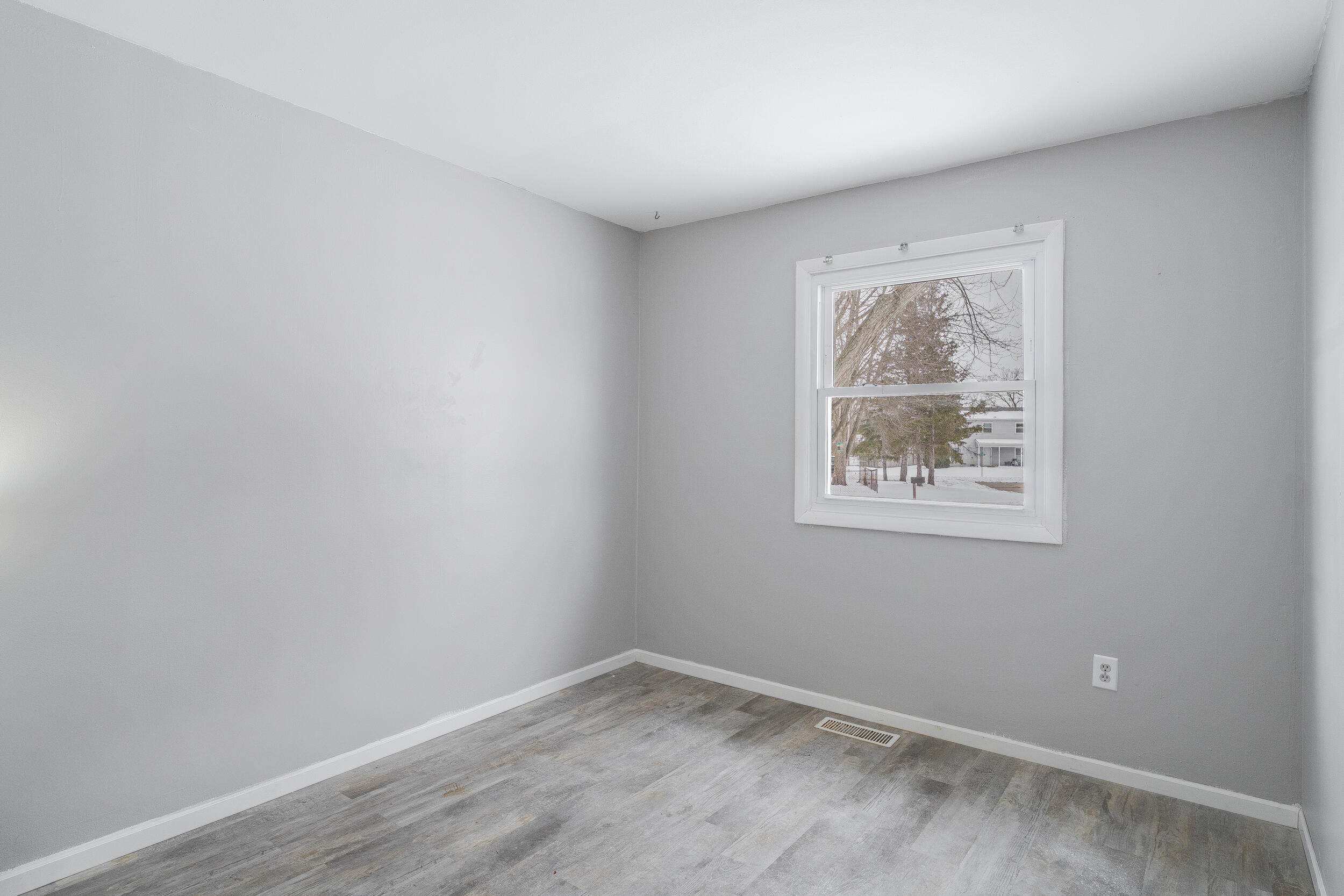 419 Portland Road Valparaiso, IN 46385 - Photo 12 of 21 2500x1667
