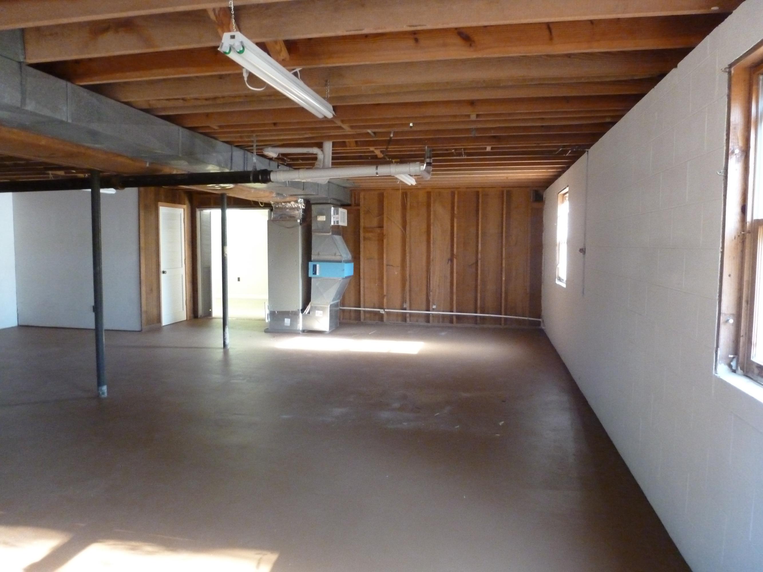 104 Baker Lane Oak Ridge, TN 37830 - Photo 14 of 23 Builder can put driveway to basement are