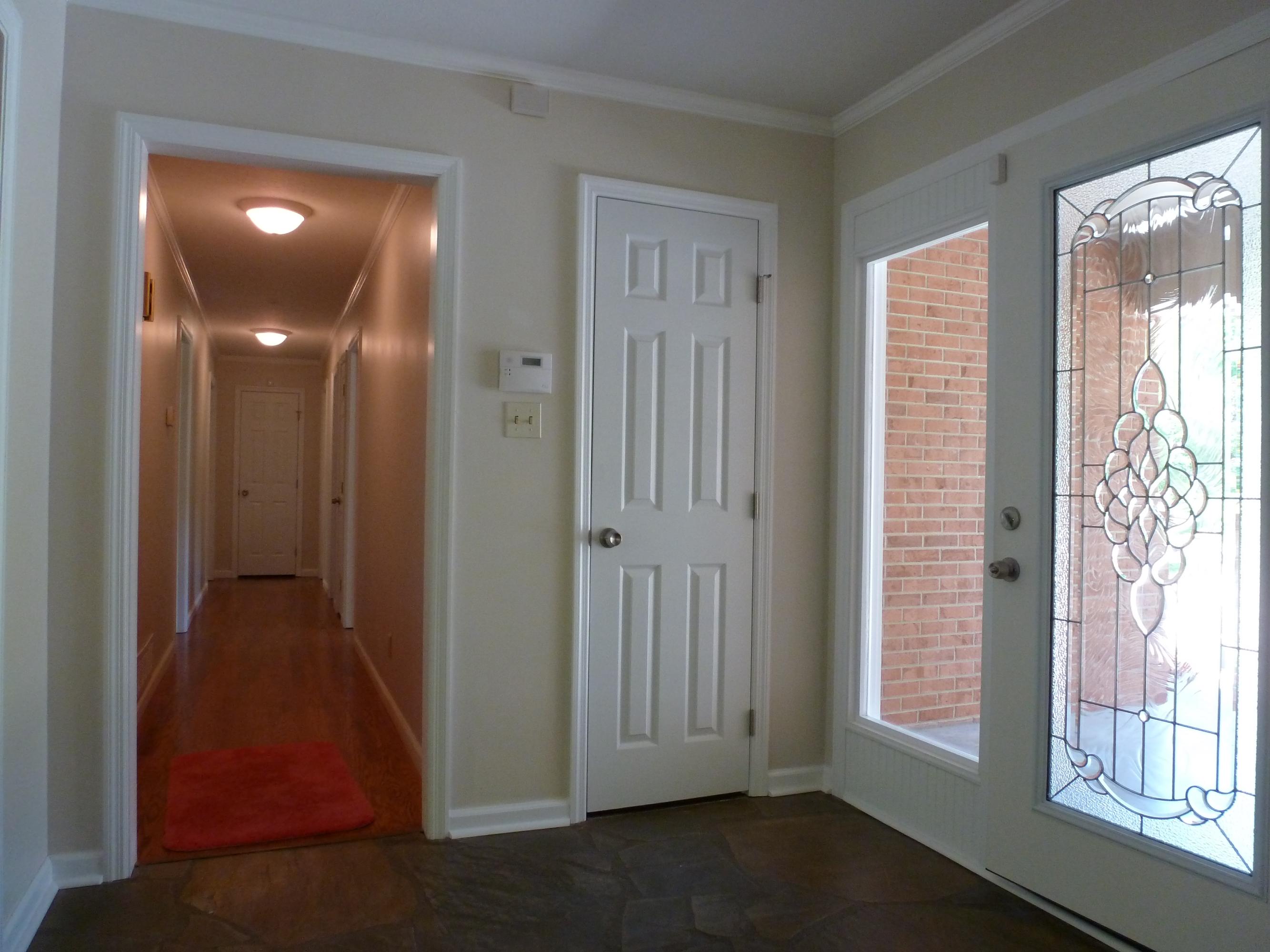 104 Baker Lane Oak Ridge, TN 37830 - Photo 5 of 23 Front hallway