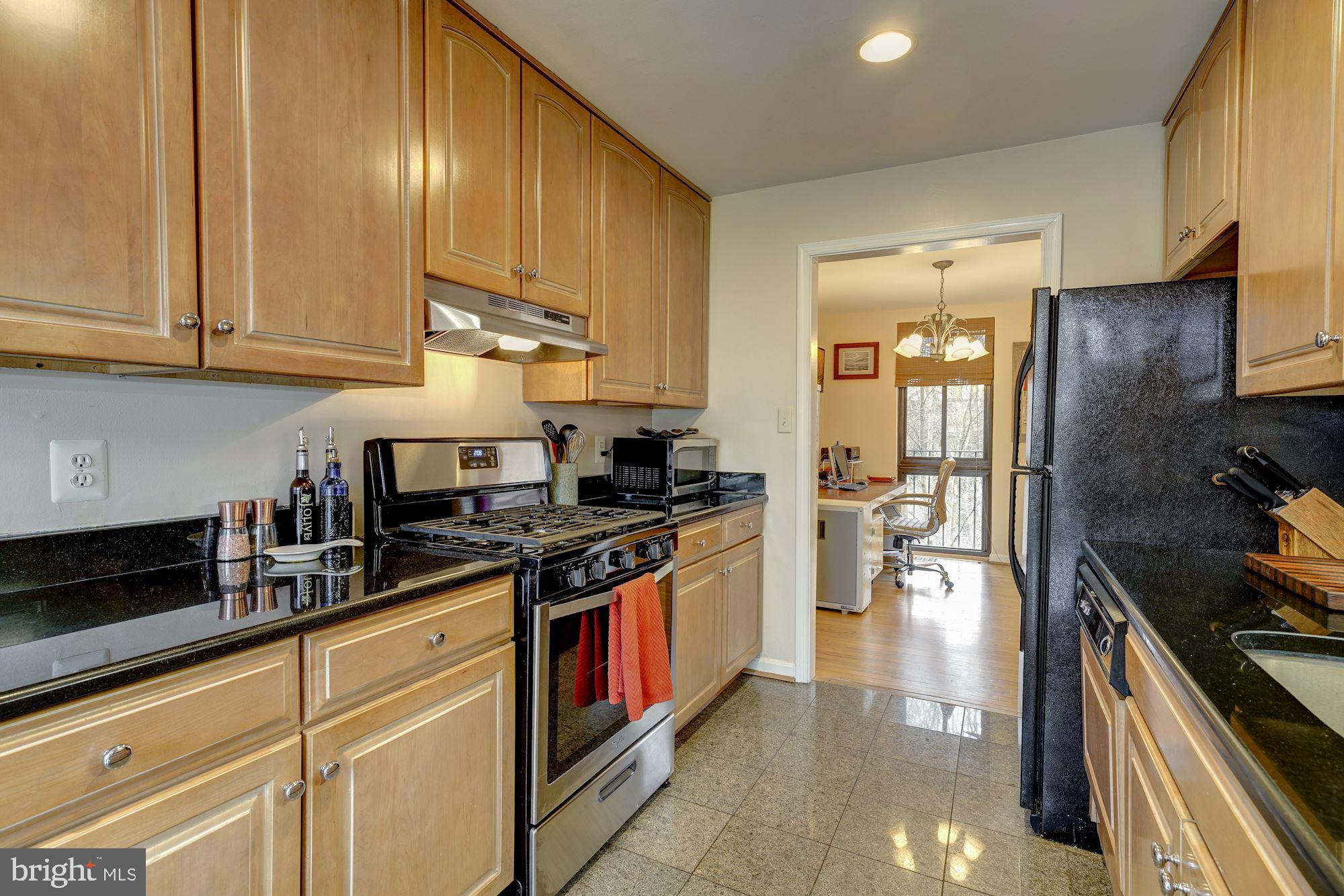 8082 Inverness Ridge Road Potomac, MD 20854 - Photo 11 of 31 Kitchen