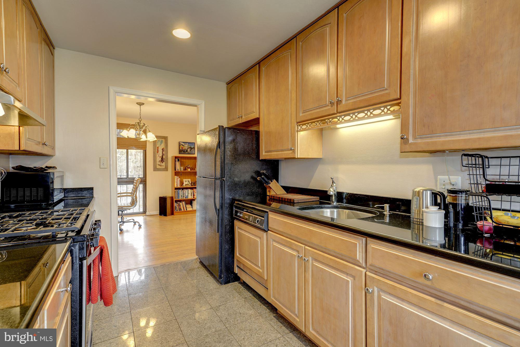 8082 Inverness Ridge Road Potomac, MD 20854 - Photo 12 of 31 Kitchen