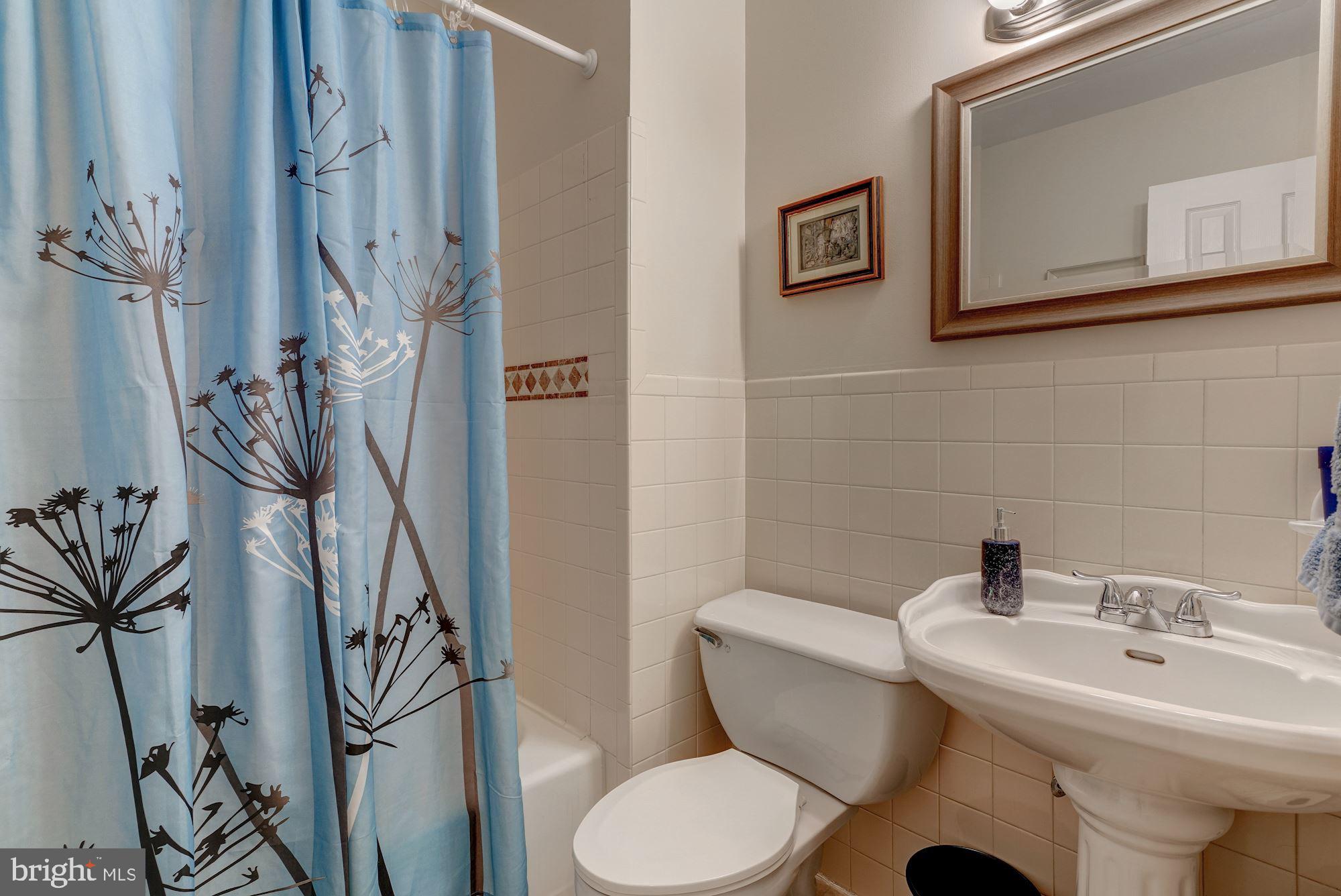 8082 Inverness Ridge Road Potomac, MD 20854 - Photo 24 of 31 Hall Bath