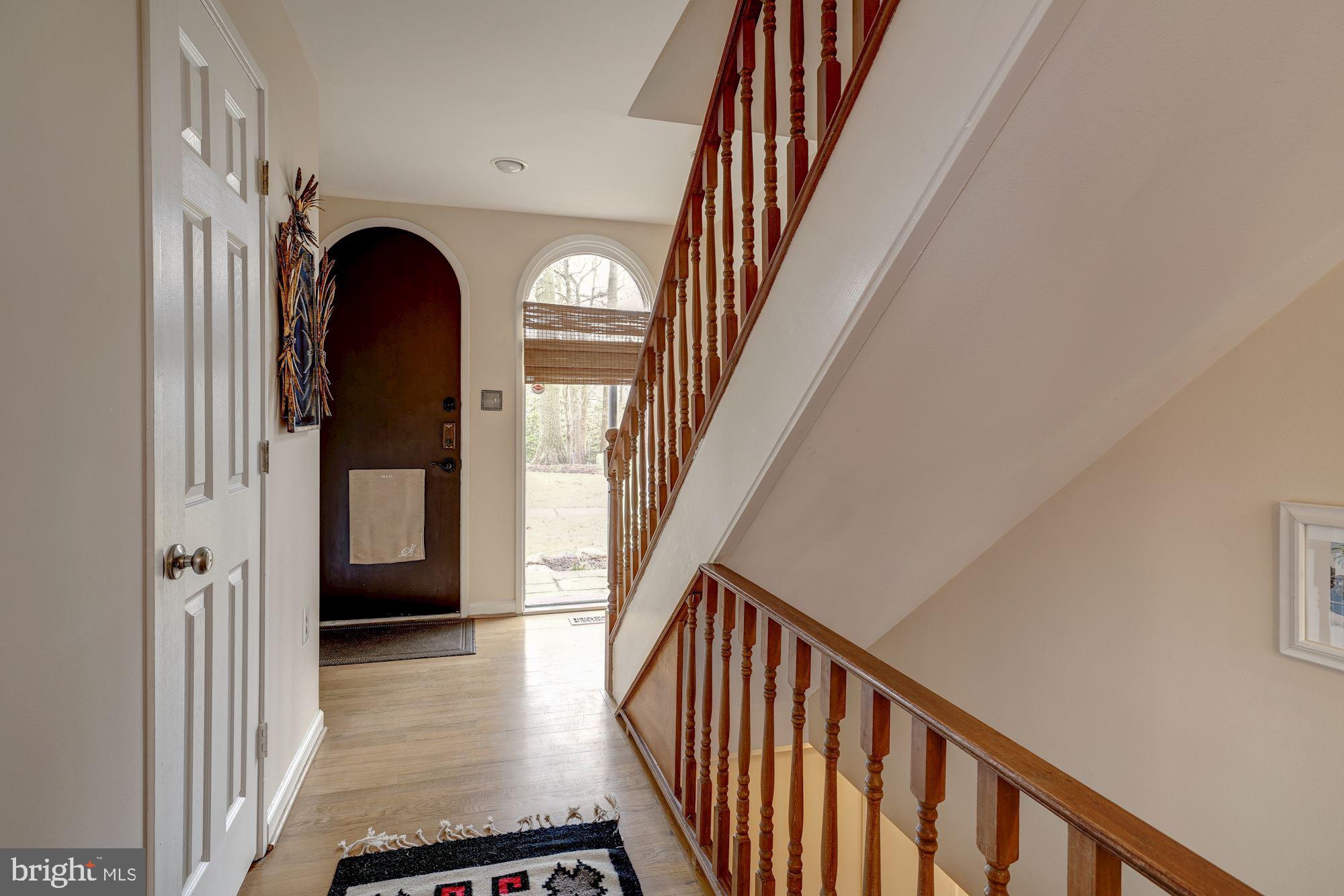 8082 Inverness Ridge Road Potomac, MD 20854 - Photo 4 of 31 Entry Foyer